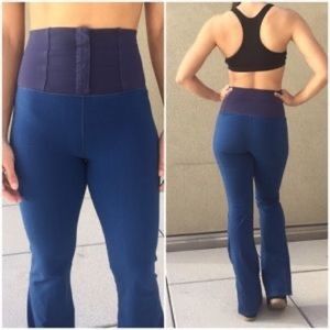 Lululemon Hook My Eye Flare Yoga Pants Corset High Low Rise Groove Size 4 Tall